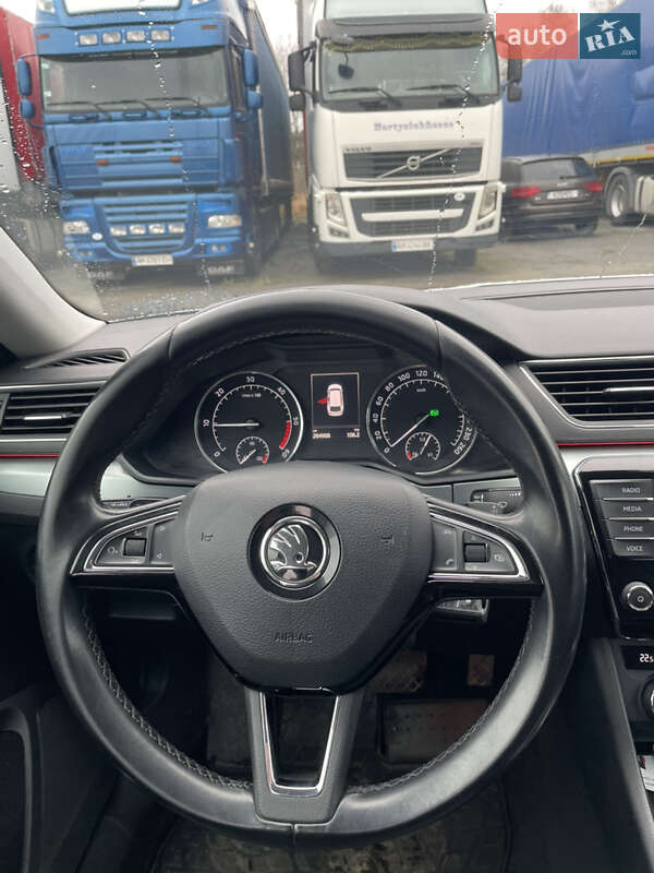 Універсал Skoda Superb 2016 в Звягелі