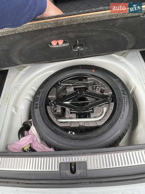 Універсал Skoda Superb 2016 в Звягелі