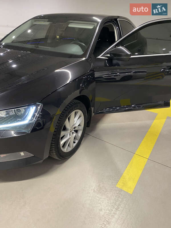 Лифтбек Skoda Superb 2019 в Киеве