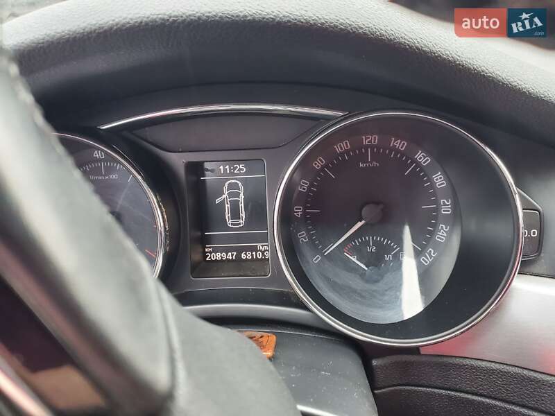 Універсал Skoda Superb 2014 в Дніпрі