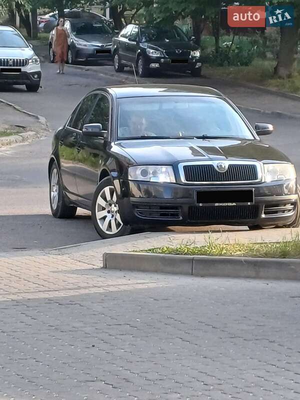 Лифтбек Skoda Superb 2002 в 