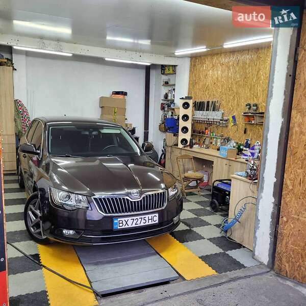 Ліфтбек Skoda Superb 2013 в Славуті