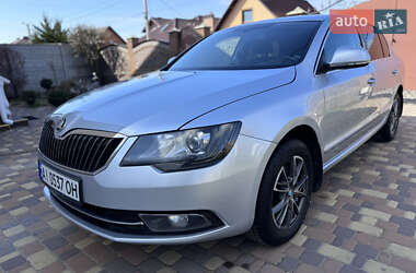 Лифтбек Skoda Superb 2013 в 