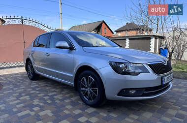 Лифтбек Skoda Superb 2013 в 