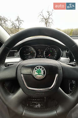 Лифтбек Skoda Superb 2011 в 