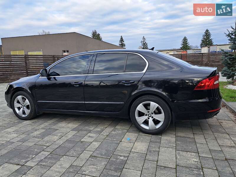 Лифтбек Skoda Superb 2014 в 