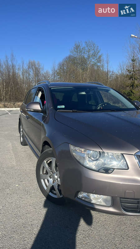 Универсал Skoda Superb 2012 в Звягеле