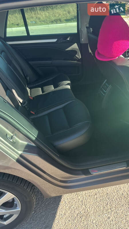 Универсал Skoda Superb 2012 в Звягеле