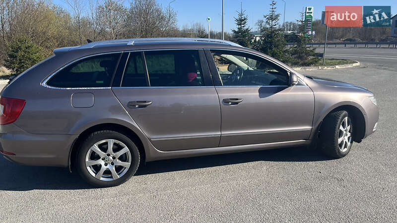 Универсал Skoda Superb 2012 в Звягеле
