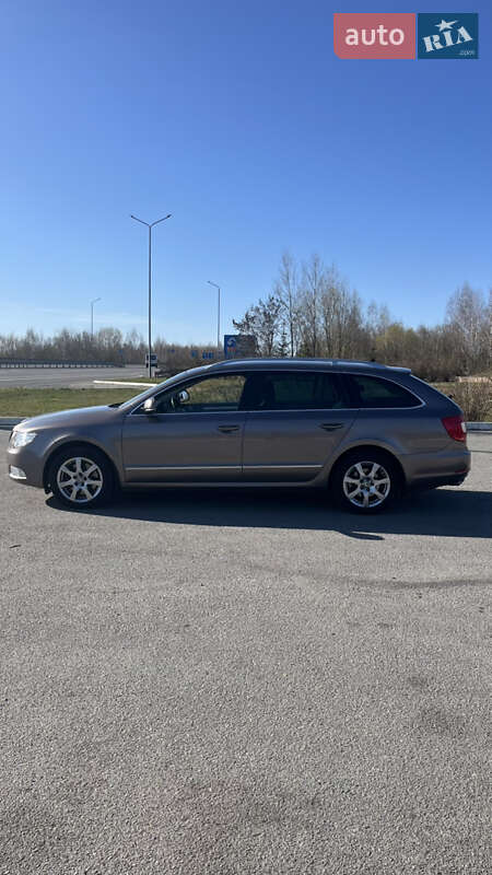 Универсал Skoda Superb 2012 в Звягеле