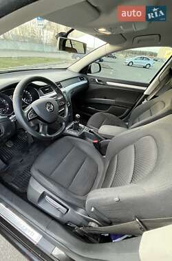 Лифтбек Skoda Superb 2013 в 