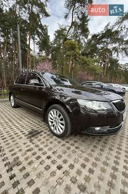 Лифтбек Skoda Superb 2013 в 