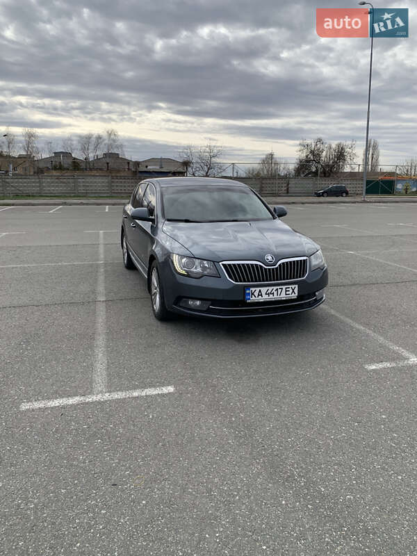 Лифтбек Skoda Superb 2013 в 