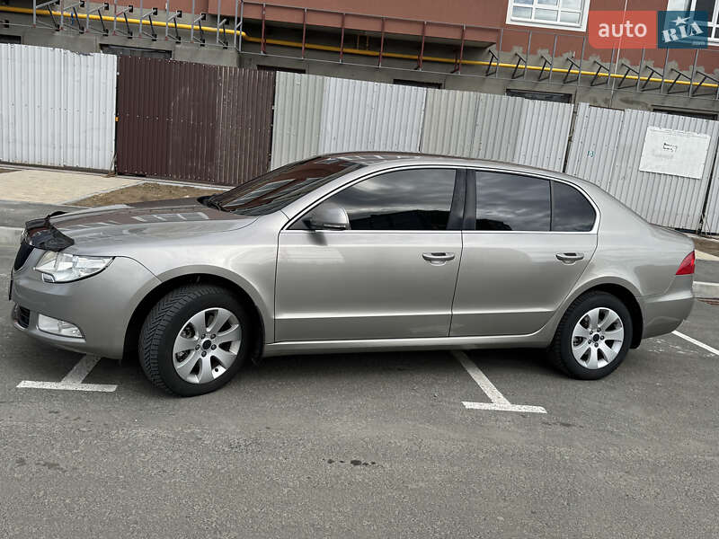Ліфтбек Skoda Superb 2013 в Умані