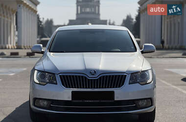Лифтбек Skoda Superb 2013 в 
