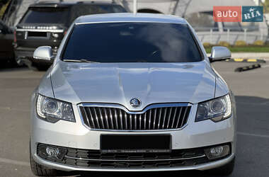 Лифтбек Skoda Superb 2013 в 