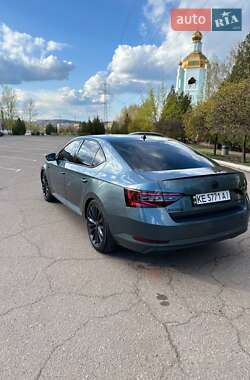 Лифтбек Skoda Superb 2016 в 