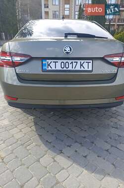 Лифтбек Skoda Superb 2016 в 