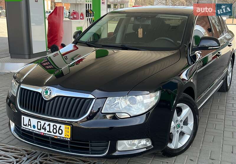 Лифтбек Skoda Superb 2013 в 