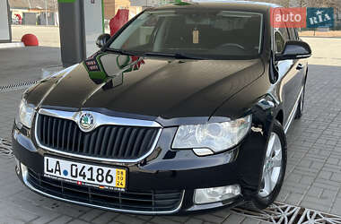 Лифтбек Skoda Superb 2013 в 