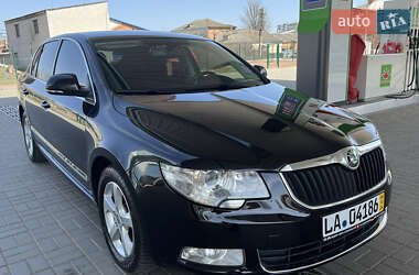 Лифтбек Skoda Superb 2013 в 