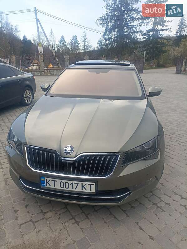 Лифтбек Skoda Superb 2016 в 