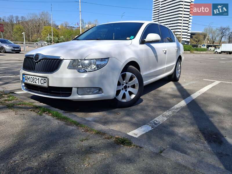 Лифтбек Skoda Superb 2010 в 