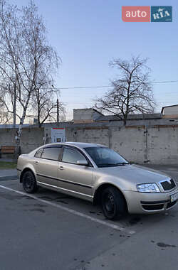 Лифтбек Skoda Superb 2004 в 
