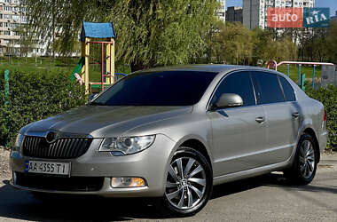 Лифтбек Skoda Superb 2012 в 