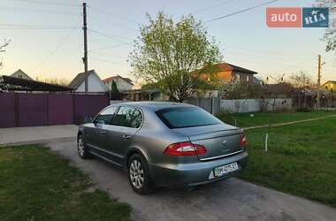 Лифтбек Skoda Superb 2011 в 