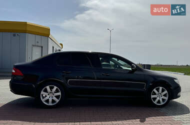 Лифтбек Skoda Superb 2012 в 