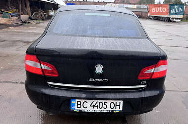 Лифтбек Skoda Superb 2012 в 