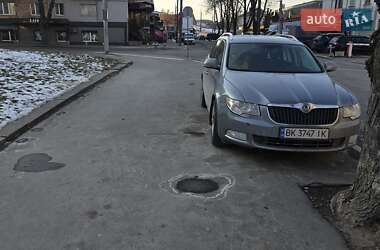 Універсал Skoda Superb 2011 в 