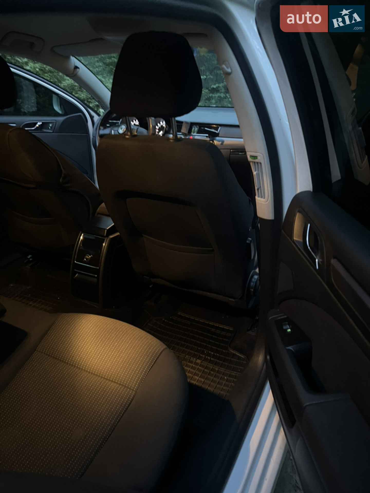 2010 Skoda Superb - мініатюра 20