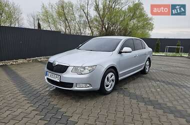 Лифтбек Skoda Superb 2012 в Жовкве