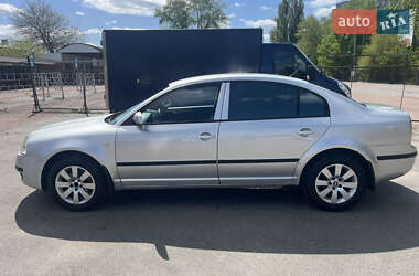 Лифтбек Skoda Superb 2005 в 