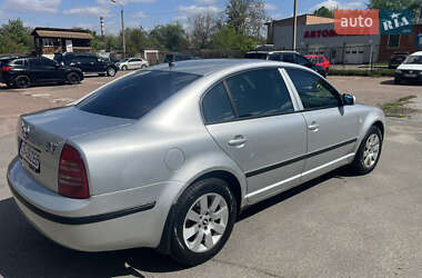 Лифтбек Skoda Superb 2005 в 