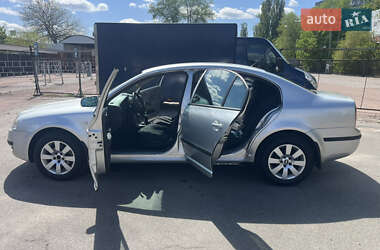 Лифтбек Skoda Superb 2005 в 