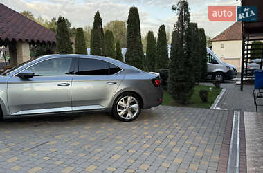 Лифтбек Skoda Superb 2019 в 