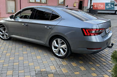 Лифтбек Skoda Superb 2019 в 