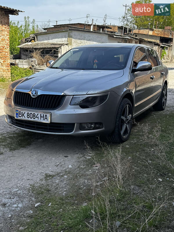 Ліфтбек Skoda Superb 2011 в Рівному