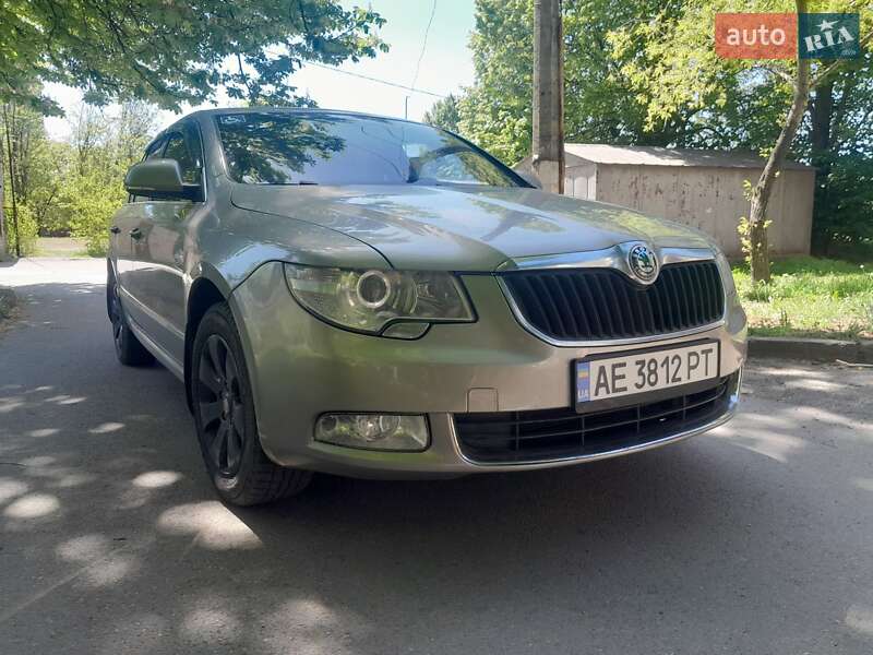 Лифтбек Skoda Superb 2013 в 