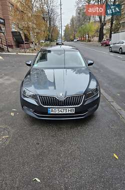 Лифтбек Skoda Superb 2016 в 
