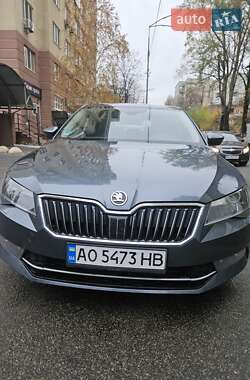 Лифтбек Skoda Superb 2016 в 