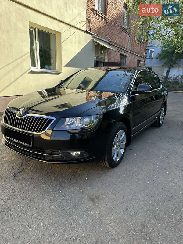Лифтбек Skoda Superb 2013 в 