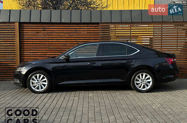 Ліфтбек Skoda Superb 2018 в 