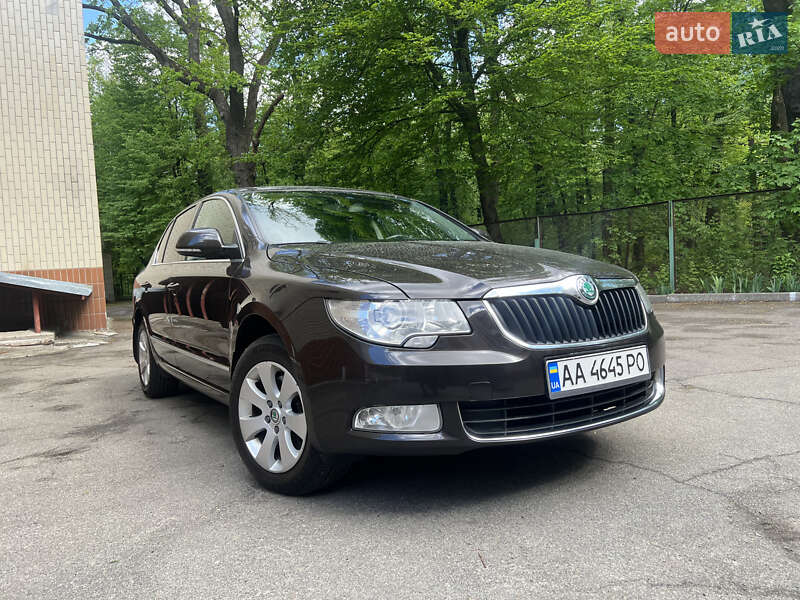 Лифтбек Skoda Superb 2013 в 
