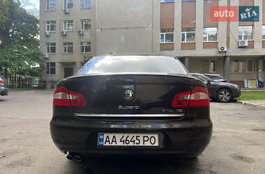 Лифтбек Skoda Superb 2013 в 