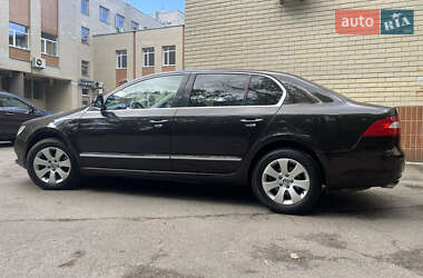 Лифтбек Skoda Superb 2013 в 