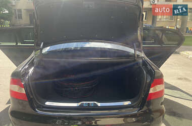 Лифтбек Skoda Superb 2013 в 